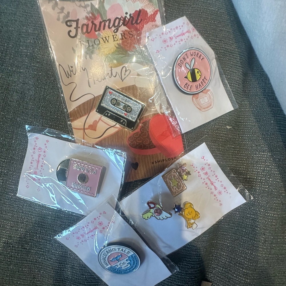 Assorted Cute Brooch Set